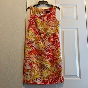Size:8 Condition:Good Color: Red, White, Yellow